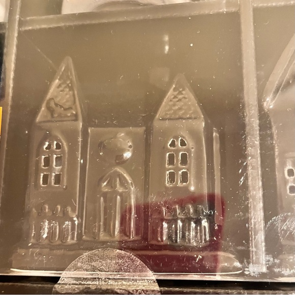 🆕- MARTHA STEWART ORANGE LED HAUNTED HOUSE, BOO GHOSTS & POMPOM GARLAND 7 PC SET - Picture 9 of 13